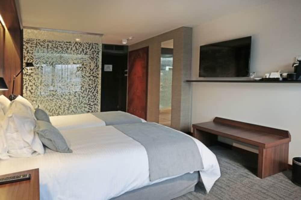 Hotel Cumbres Lastarria Santiago Kültér fotó A room at the hotel