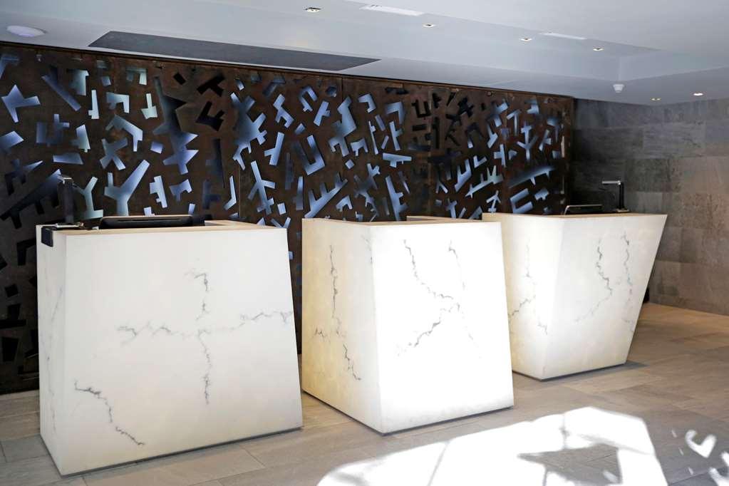 Hotel Cumbres Lastarria Santiago Kültér fotó Reception desk