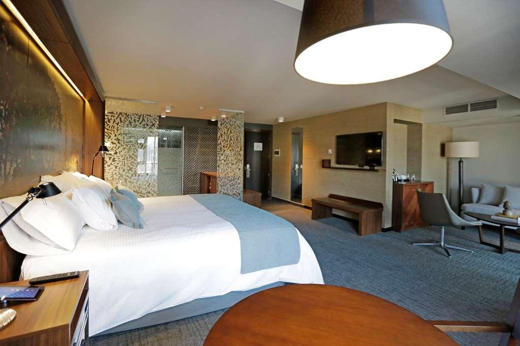 Hotel Cumbres Lastarria Santiago Szoba fotó A room at the hotel