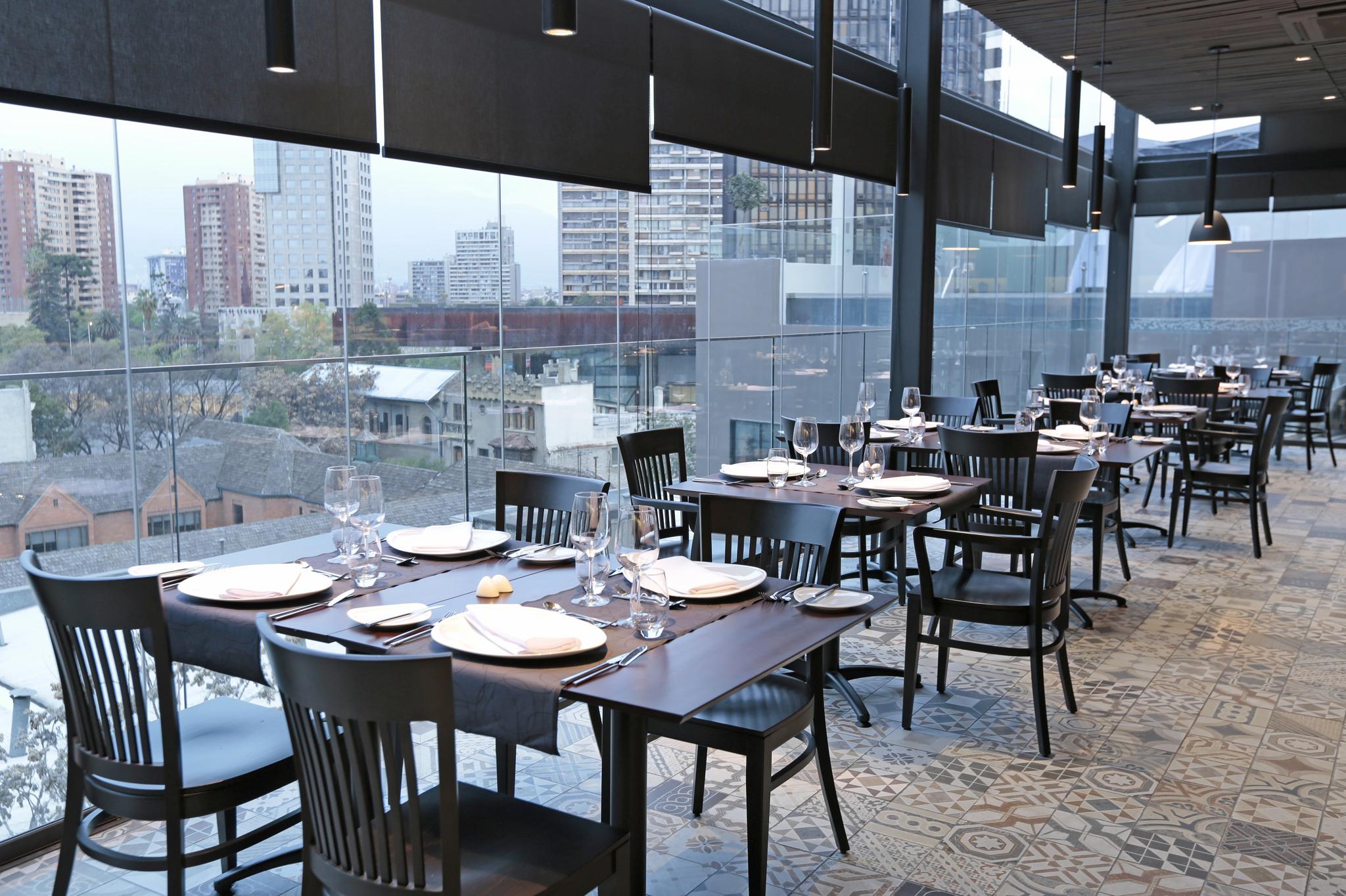 Hotel Cumbres Lastarria Santiago Kültér fotó Restaurant in the hotel