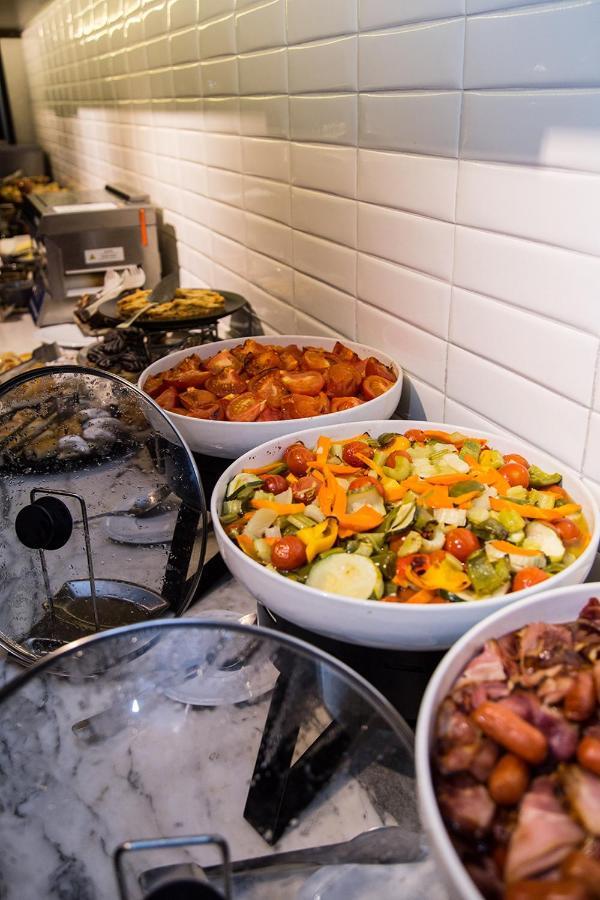 Hotel Cumbres Lastarria Santiago Kültér fotó Israeli salad