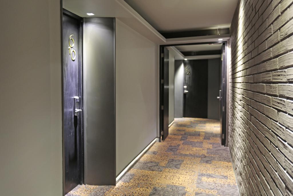 Hotel Cumbres Lastarria Santiago Kültér fotó A corridor in a hotel