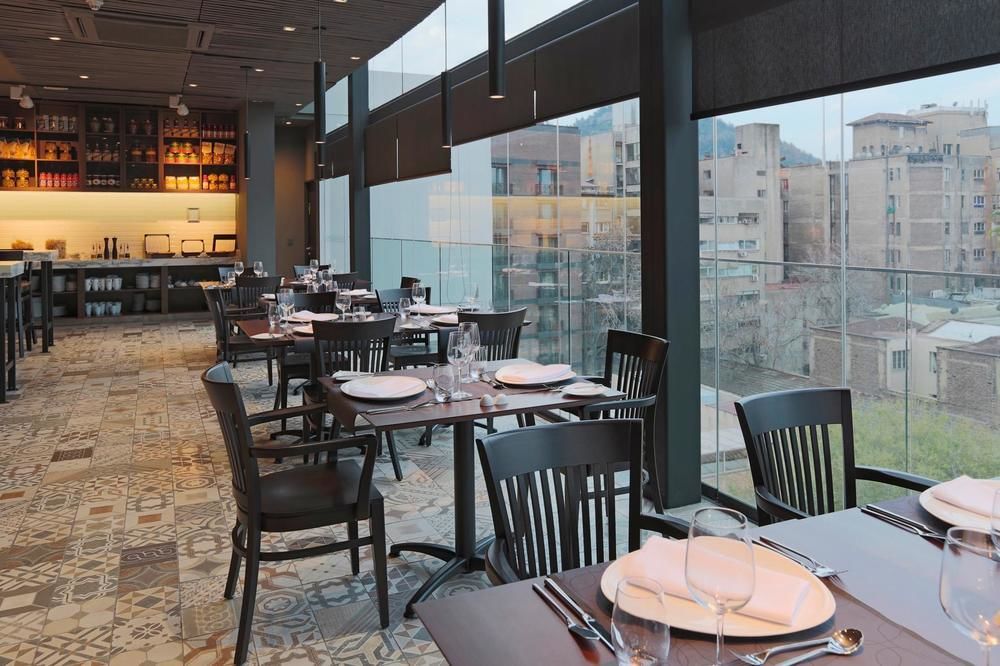 Hotel Cumbres Lastarria Santiago Kültér fotó The restaurant