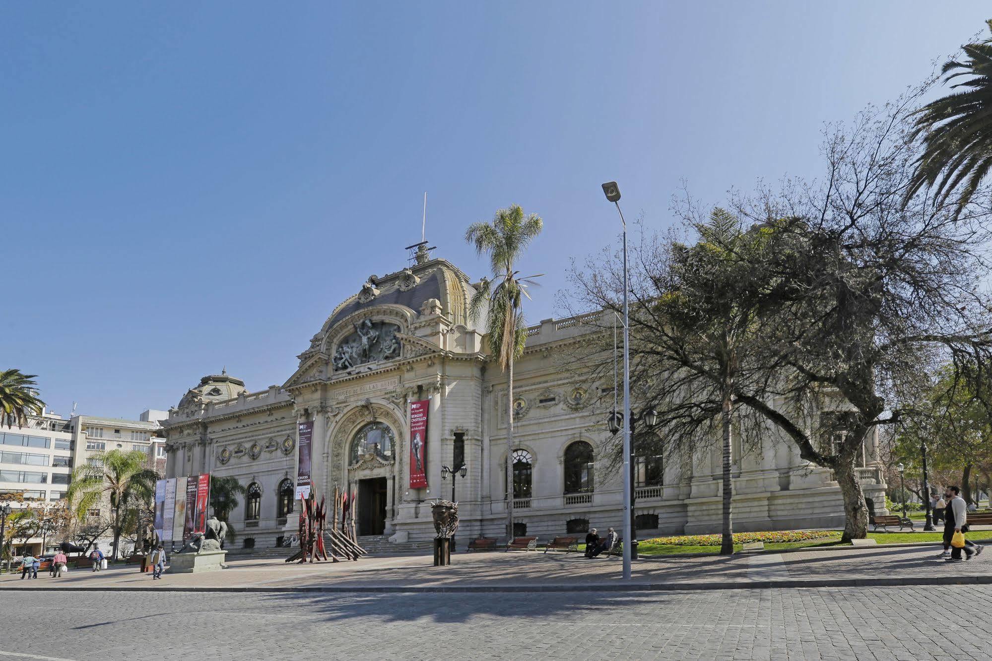 Hotel Cumbres Lastarria Santiago Kültér fotó Museo de Arte Español Enrique Larco Herrera