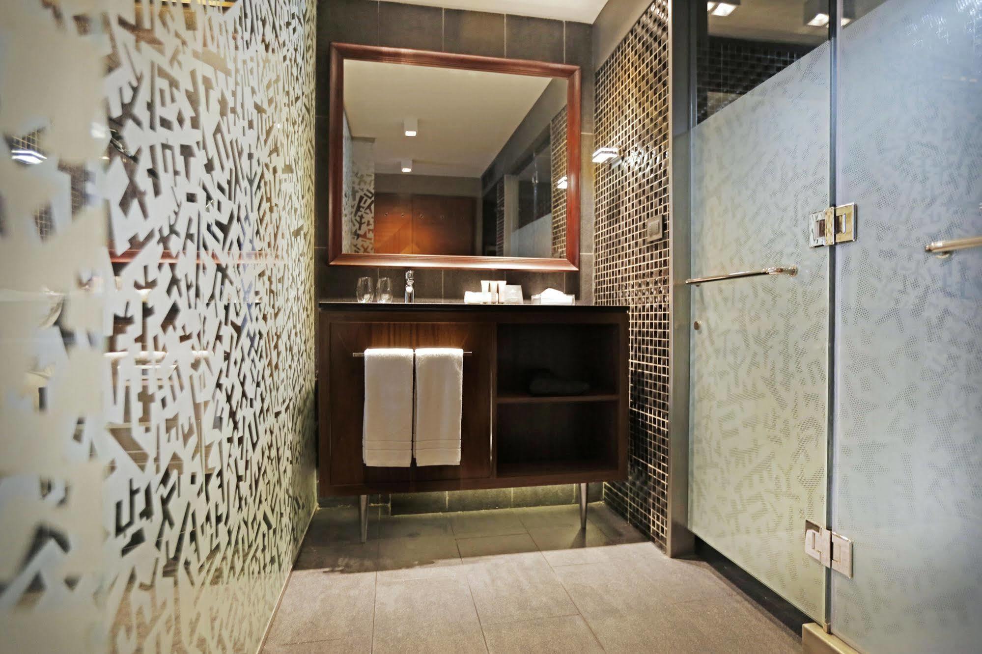 Hotel Cumbres Lastarria Santiago Kültér fotó Bathroom