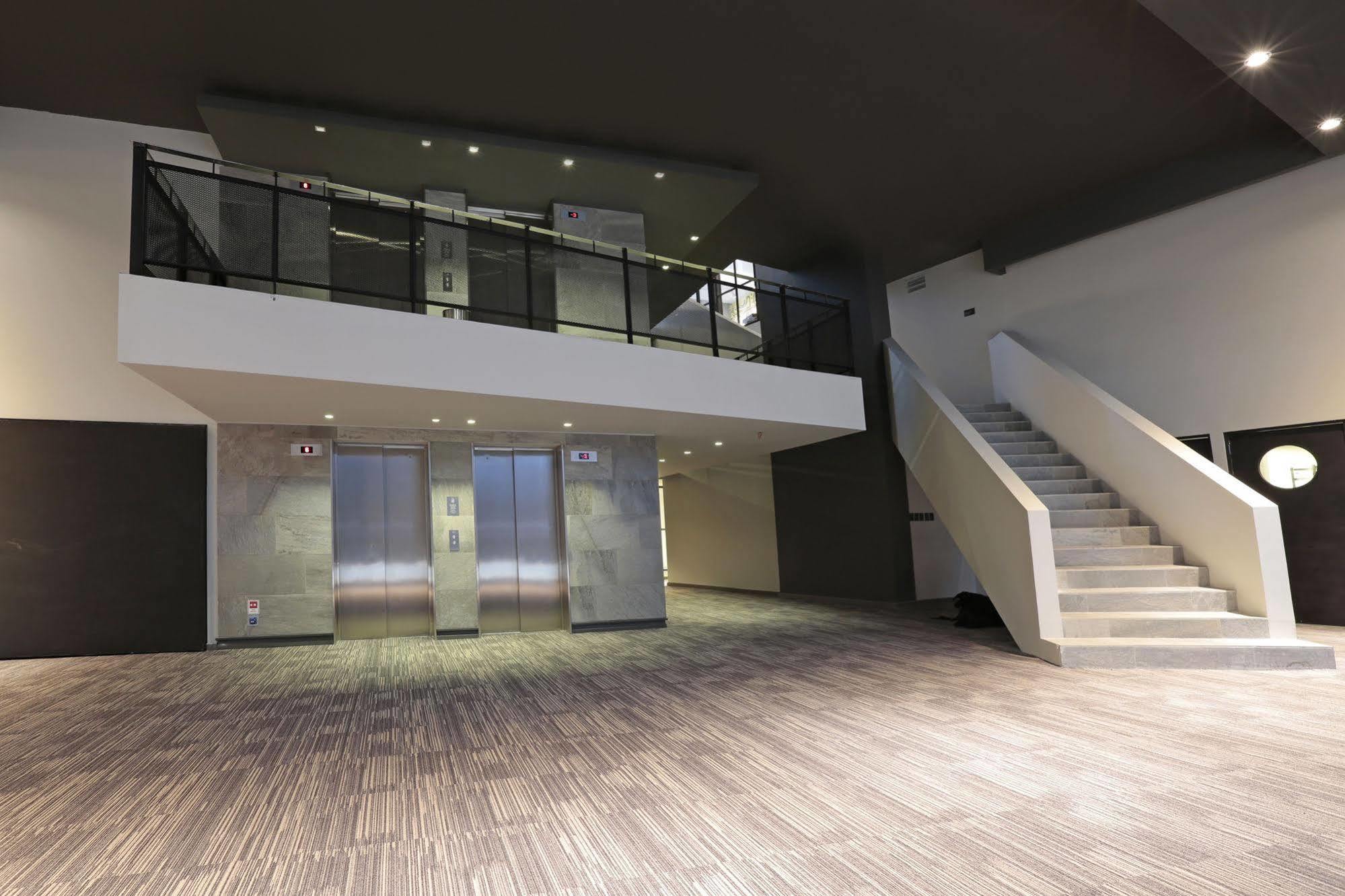 Hotel Cumbres Lastarria Santiago Kültér fotó Interior of the new building