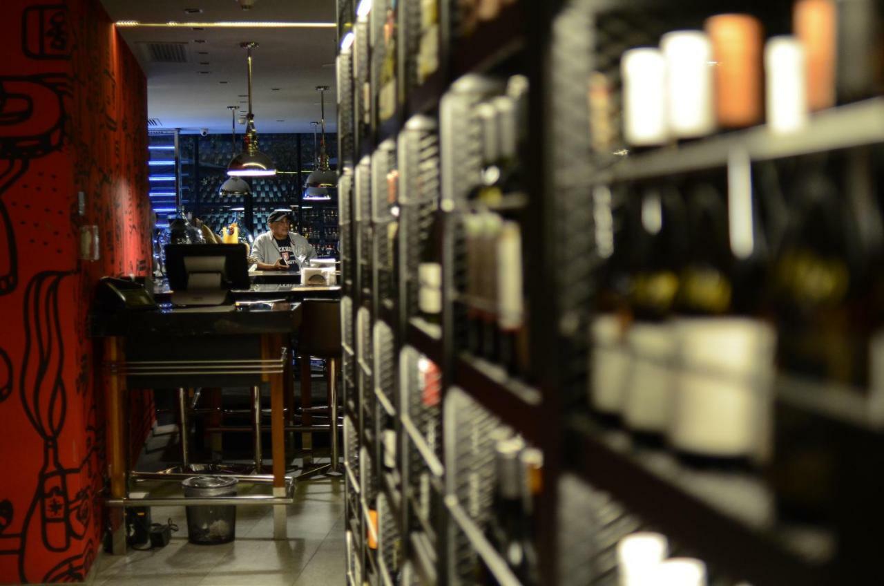 Hotel Cumbres Lastarria Santiago Kültér fotó Wine cellar